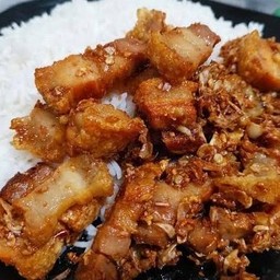 ข้าวหมูกรอบกระเทียม