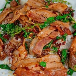 ข้าวกะเพราเบคอน