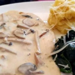 อกไก่ซอสครีมกอร์กอนโซล่า Chicken gorgonzola
