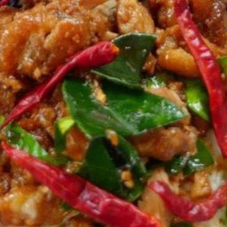 สามชั้นผัดพริกแกง ราดข้าว