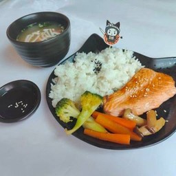 มินิ ข้าวและสเต็กเเซลมอน