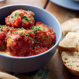 มีทบอลในซอสมะเขือเทศ Meatball in tomato sauce