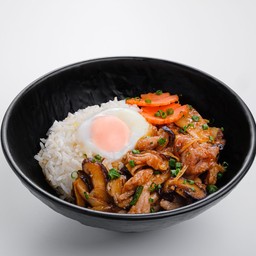 ข้าวหน้าหมูเทอริยากิรสเผ็ดไข่ออนเซน