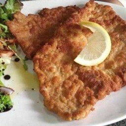 หมูแผ่นหรือไก่ชุบแป้งทอดสไตล์มิลาน Pork or Chicken cotoletta Milanese