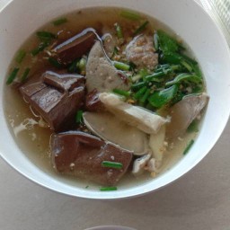 ต้มเลือดหมูระยอง(เจ้าเก่าหน้าโรงพยาบาลสมเด็จฯ)