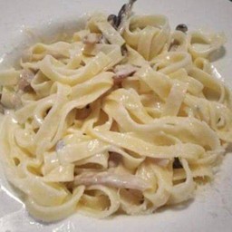 Pasta gorgonzola mushroom พาสต้าซอสครีม เห็ดรวม และชีสกอร์กอนโซล่า
