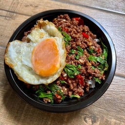 ข้าวกะเพราเนื้อสับไข่ดาว จุกๆๆ