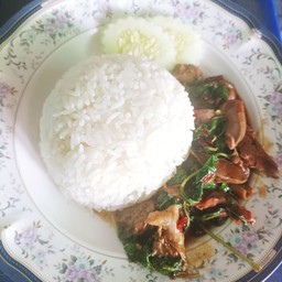 กะเพราเครื่องในไก่