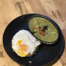 ข้าวราดเขียวหวาน ไม่มีไข่ดาวให้นะจ๊ะ