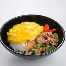 ข้าวเนื้อทอดกระเทียมไข่ข้น