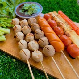 ลูกชิ้นปิ้ง LPN อาคาร C (น้ำจิ้มสูตรมะขามพริกแห้ง)