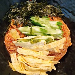 Korean Spicy Noodles (บะหมี่เกาหลี)