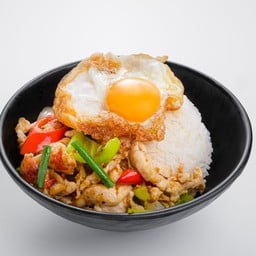 ข้าวผัดพริกหยวกไข่ดาวไก่