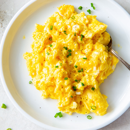 ไข่คน 3 ฟอง  3 scrambled egg