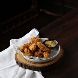 Fried chicken with garlic Mayo