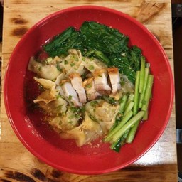 เกี๊ยวน้ำ หมูกรอบ