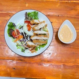สลัดไก่กรอบ