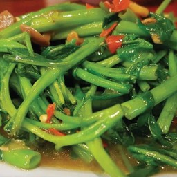 ผัดผักบุ้งไฟแดงราดข้าว