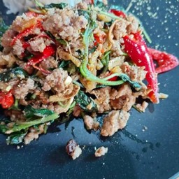 ข้าวกะเพราโบราณ หมู