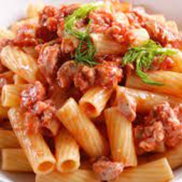Pasta Italian sausage Tomato พาสต้าไส้กรอกอิตาเลี่ยนซอสมะเขือเทศ