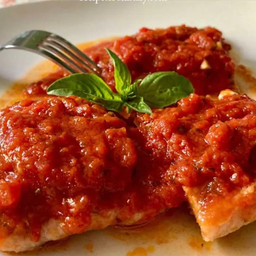 อกไก่พิซไซโอล่า Chicken breast pizzaiola
