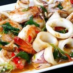 ข้าวกะเพรารวมมิตร