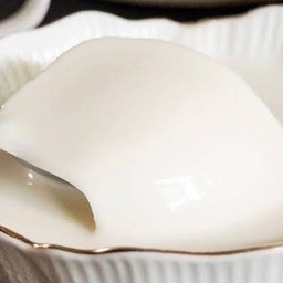 เต้าฮวย นมสด (ร้อน) (Tofu Pudding with Hot Fresh Milk)