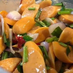 ยำไส้กรอก