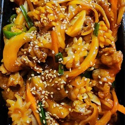 Korean Spicy Stir Fried Squid & Pork (หมูกับปลาหมึกผัดซอสเกาหลี)