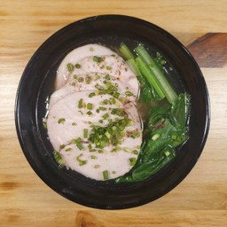 บะหมี่น้ำอกไก่รมควัน