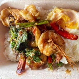 กะเพรากุ้งราดข้าว