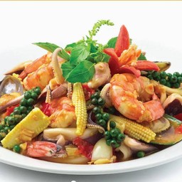 ผัดฉ่าทะเลราดข้าว