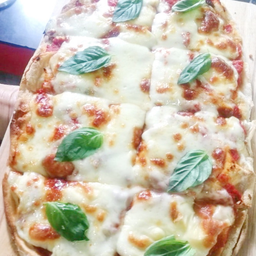 พินซ่ามาเกริต้า Pinsa Margherita
