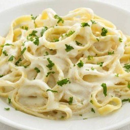 Pasta 3 cheese พาสต้าซอสครีมและชีสสามอย่าง