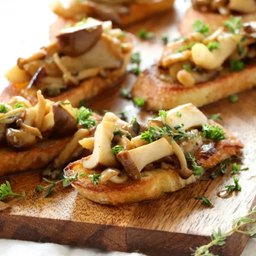 Bruschetta Mushroom บรูสเคทต้าเห็ดรวม
