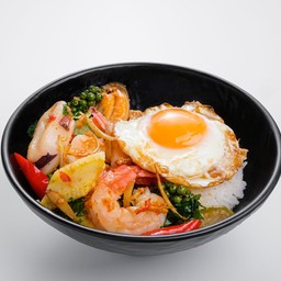 ข้าวผัดฉ่าทะเลไข่ดาว