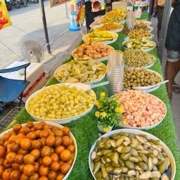 ขนมจีนเส้นสดเจ้แดง(ตลาดนัดวัดบางปรง)