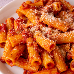 Pasta Bacon Tomato Sauce พาสต้าเบคอนซอสมะเขือเทศ