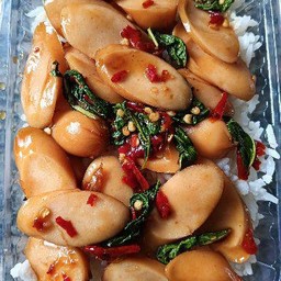 ข้าวราดกะเพราใส้กรอก ต้องเบิ้ล