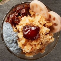 กรานิต้า น้ำลำไย รากบัว (โรยด้วย รากบัว, พุทราจีน และ เม็ดแมงลัก)