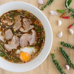 เกาเหลาหมูกระดูกอ่อน ต้มยำ ใส้ไข่ออนเซ็น