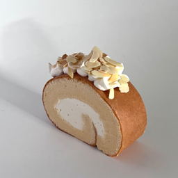 เค้กโรลอัลมอนด์เนยสด