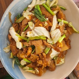 เส้นใหญ่ ผัดซีอิ้ว