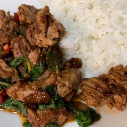 ข้าวกระเพราหมูนุ่ม