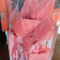 ผลไม้แช่เย็นกลางซอย