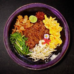 ผัดหมี่โคราชเจ๊บุษ