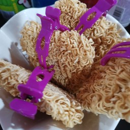 เส้นมาม่า