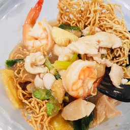 บะหมี่กรอบราดหน้าทะเล