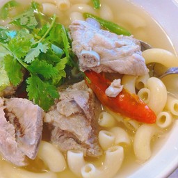 มักโรนีต้มยำซี่โครงหมู
