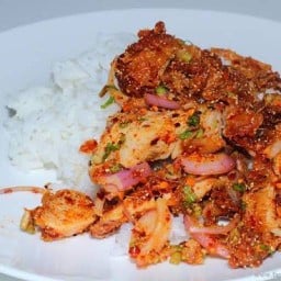 ข้าวยำไก่แซ่บ น้องกัปตัน